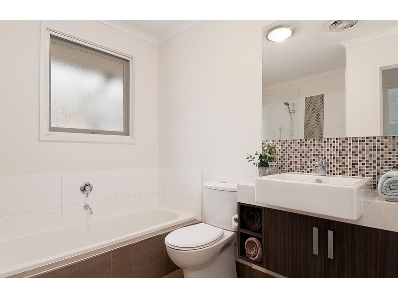 56 Longfellow Avenue, Mooroolbark VIC 3138