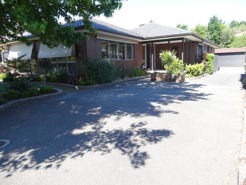 44 Savanna Drive, Mooroolbark VIC 3138