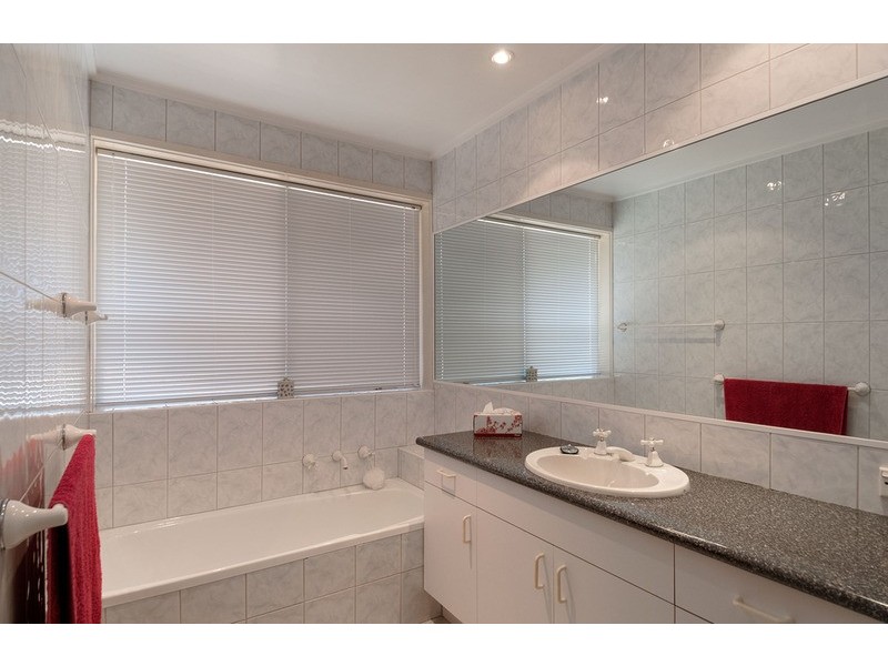 28 Rolloway Rise, Chirnside Park VIC 3116