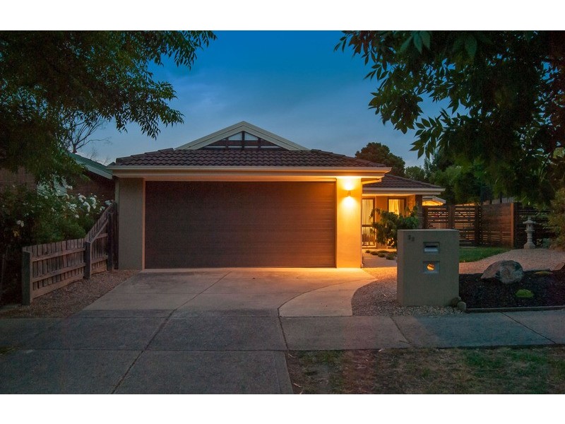 22 Blue Ridge Drive, Mooroolbark VIC 3138