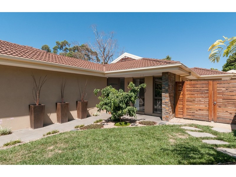 22 Blue Ridge Drive, Mooroolbark VIC 3138