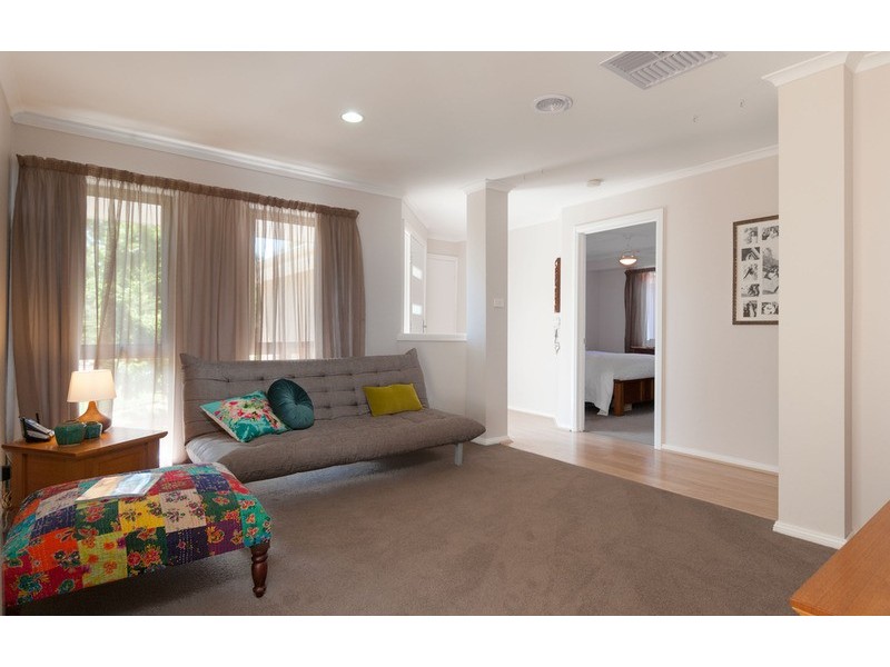 22 Blue Ridge Drive, Mooroolbark VIC 3138