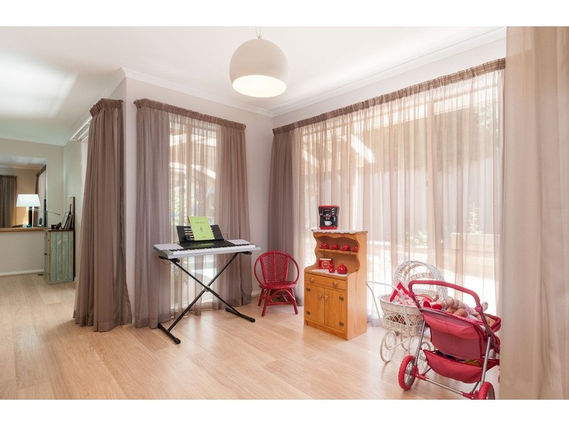 22 Blue Ridge Drive, Mooroolbark VIC 3138