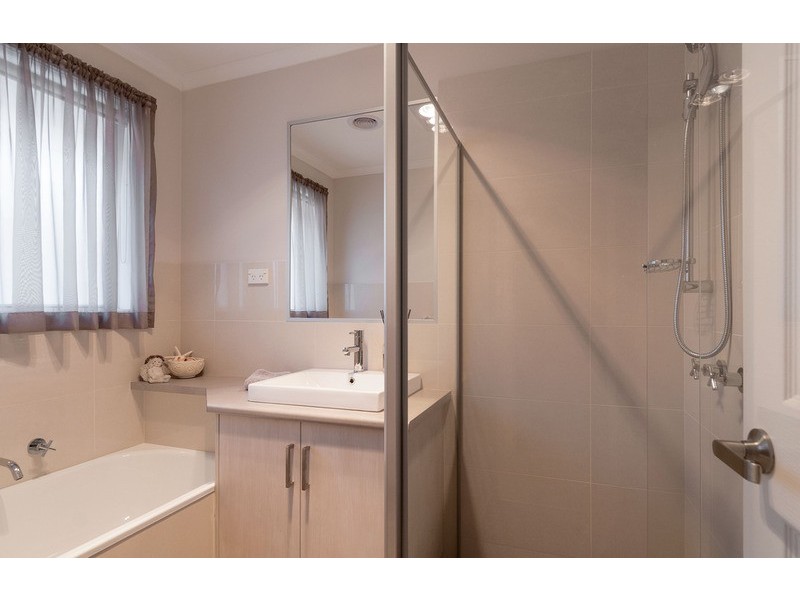 22 Blue Ridge Drive, Mooroolbark VIC 3138