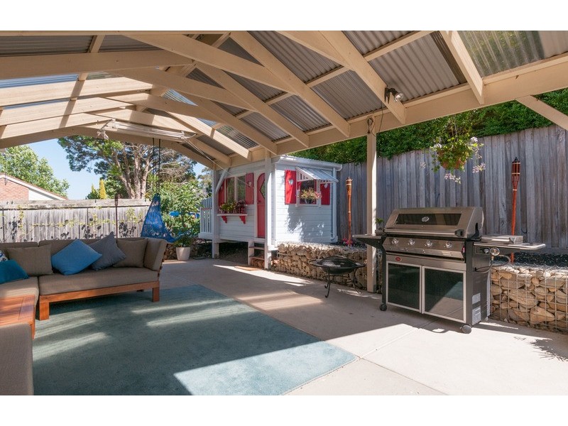 22 Blue Ridge Drive, Mooroolbark VIC 3138