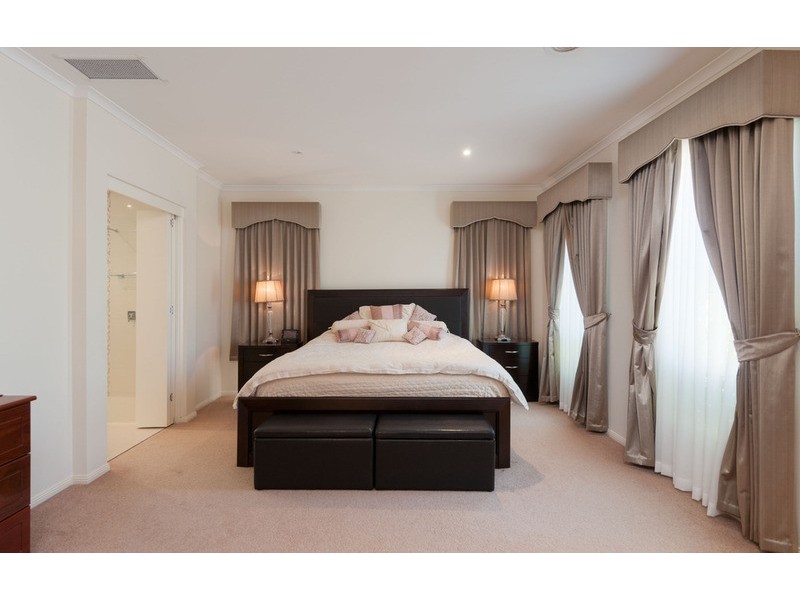 68 Blue Ridge Drive, Mooroolbark VIC 3138