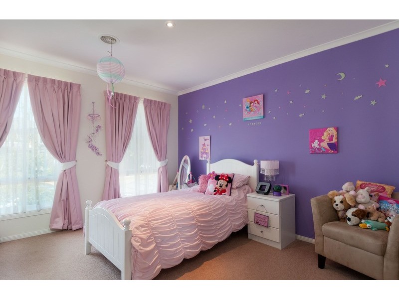 68 Blue Ridge Drive, Mooroolbark VIC 3138