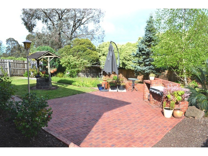 17 Blueberry  Road, Mooroolbark VIC 3138