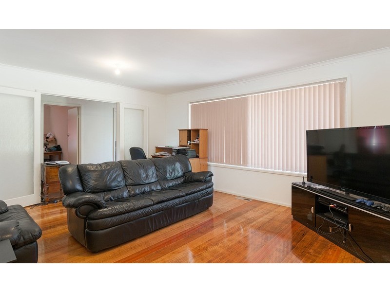 17 Nolan Avenue, Mooroolbark VIC 3138