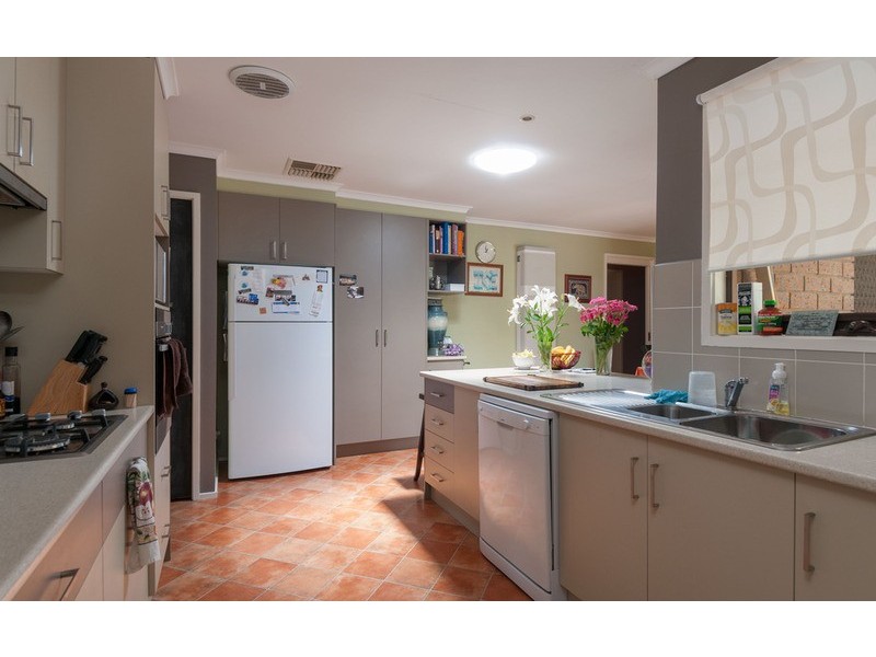 72 Landscape Drive, Mooroolbark VIC 3138