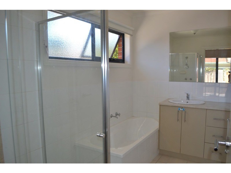 2/5 Gray Court, Mooroolbark VIC 3138