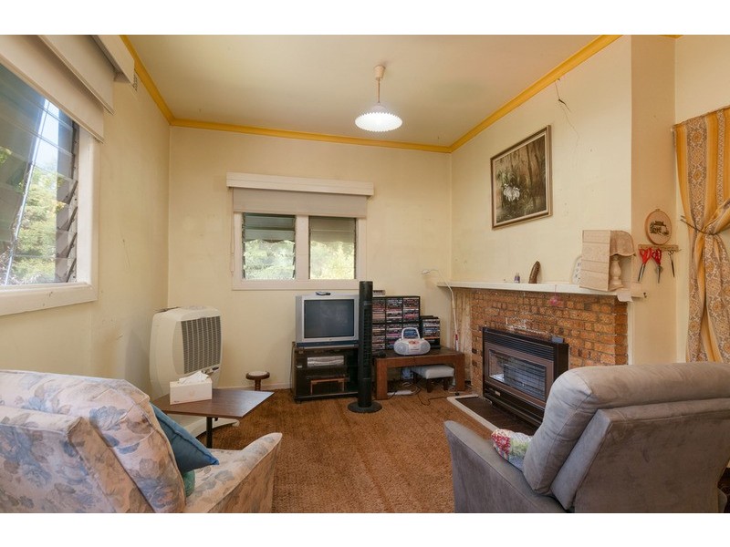 8 Caromar Street, Croydon VIC 3136
