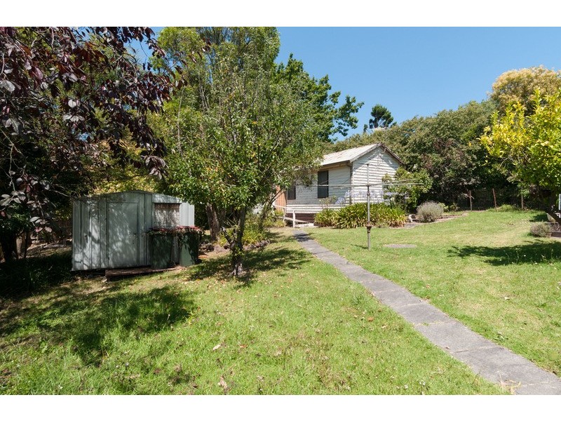 8 Caromar Street, Croydon VIC 3136