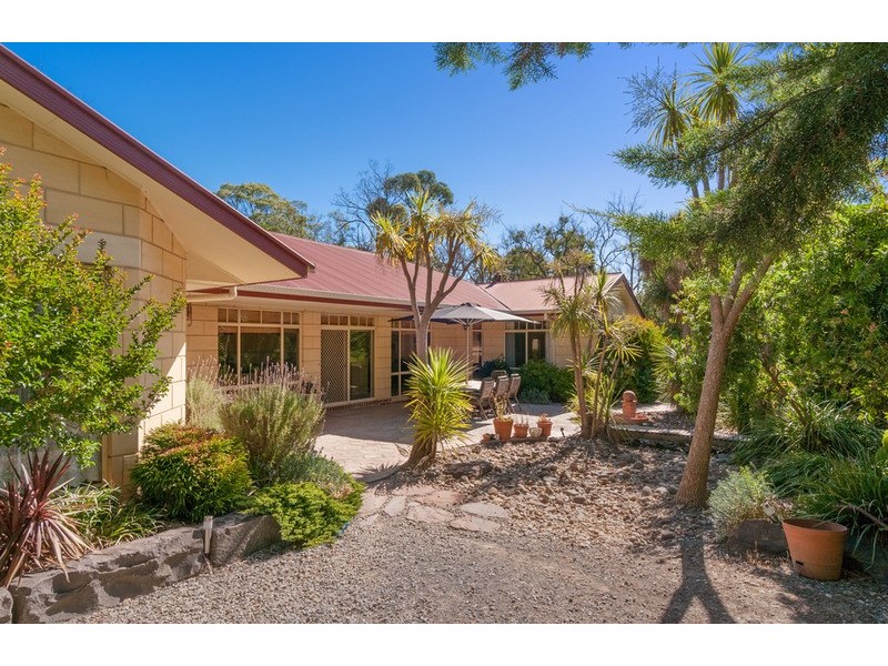 2 Denval Place, Mooroolbark VIC 3138