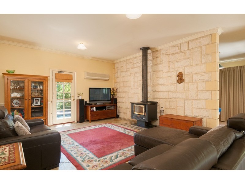 2 Denval Place, Mooroolbark VIC 3138