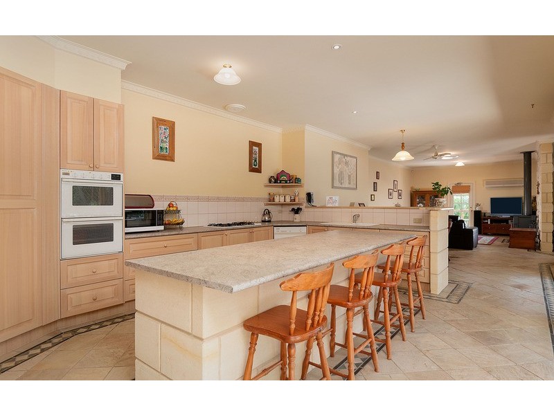 2 Denval Place, Mooroolbark VIC 3138