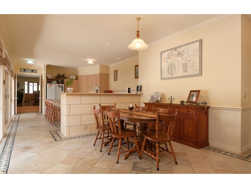 2 Denval Place, Mooroolbark VIC 3138