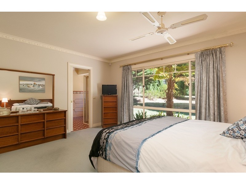 2 Denval Place, Mooroolbark VIC 3138