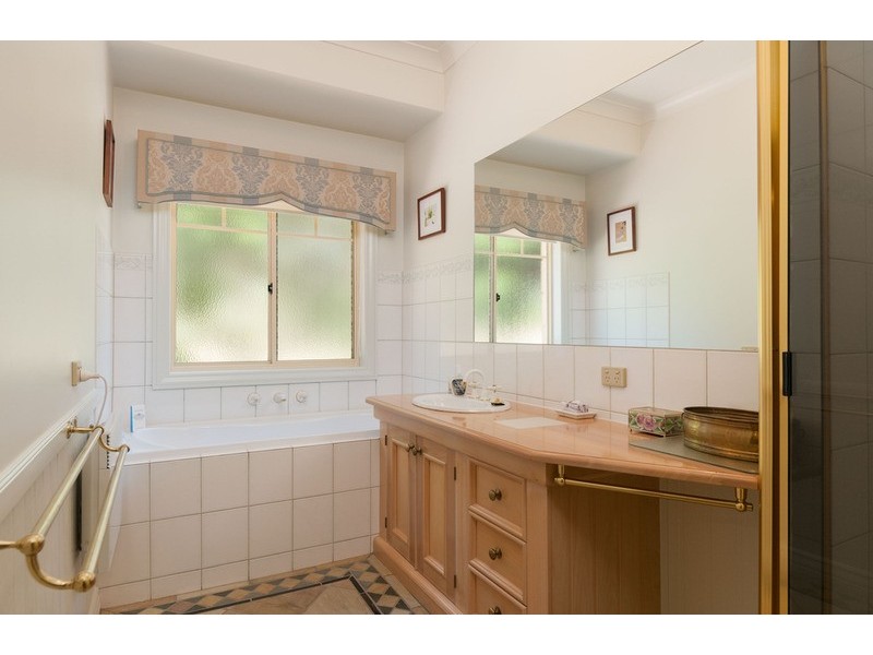 2 Denval Place, Mooroolbark VIC 3138