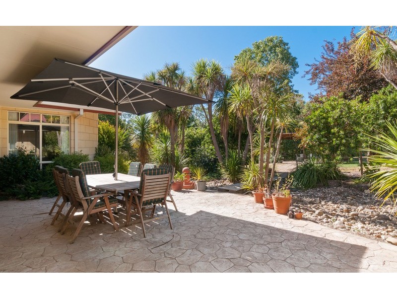 2 Denval Place, Mooroolbark VIC 3138