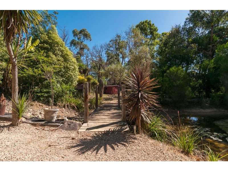 2 Denval Place, Mooroolbark VIC 3138