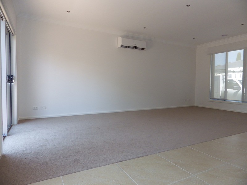 3/11 Holmes  Road, Mooroolbark VIC 3138