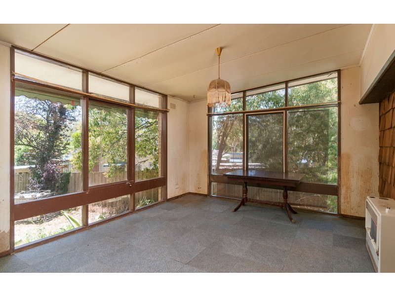 16 Mandowie Crescent, Croydon VIC 3136