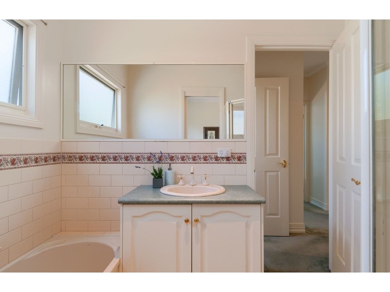 16 Wordsworth Street, Mooroolbark VIC 3138