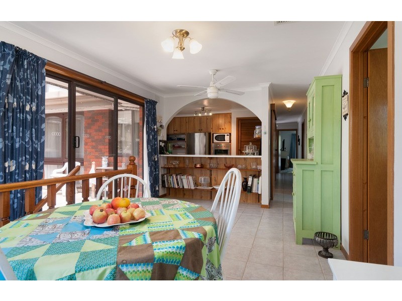 6 Brenda Court, Croydon VIC 3136