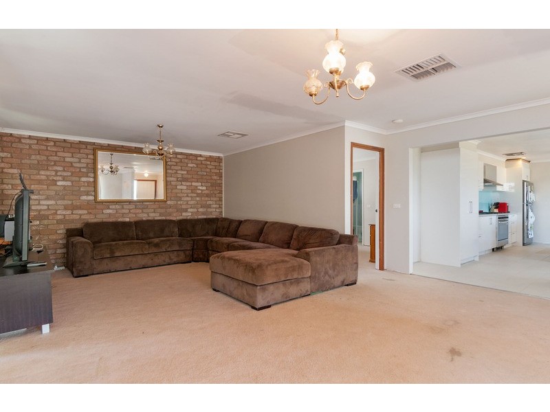 1 Landara Court, Mooroolbark VIC 3138