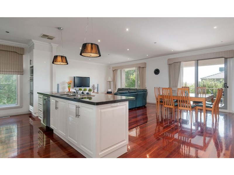 9 Kingston Way, Mooroolbark VIC 3138