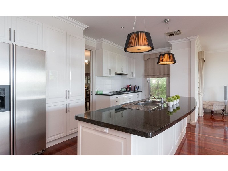 9 Kingston Way, Mooroolbark VIC 3138