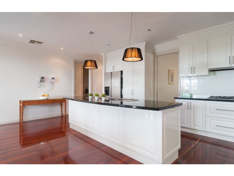 9 Kingston Way, Mooroolbark VIC 3138
