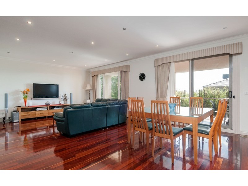 9 Kingston Way, Mooroolbark VIC 3138