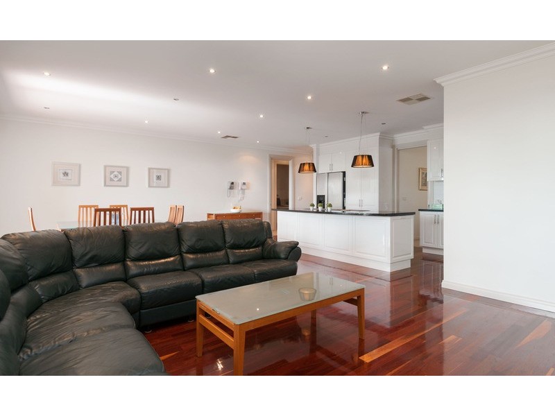 9 Kingston Way, Mooroolbark VIC 3138