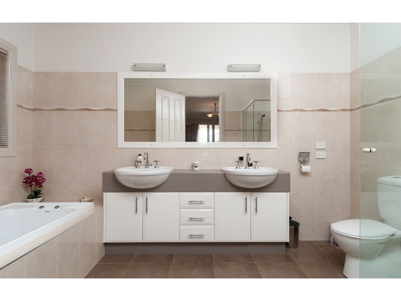 9 Kingston Way, Mooroolbark VIC 3138