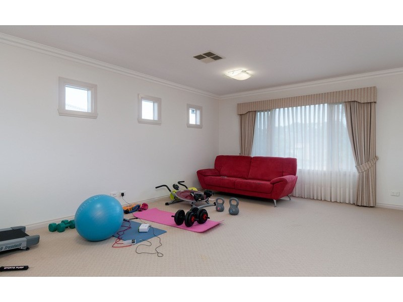 9 Kingston Way, Mooroolbark VIC 3138