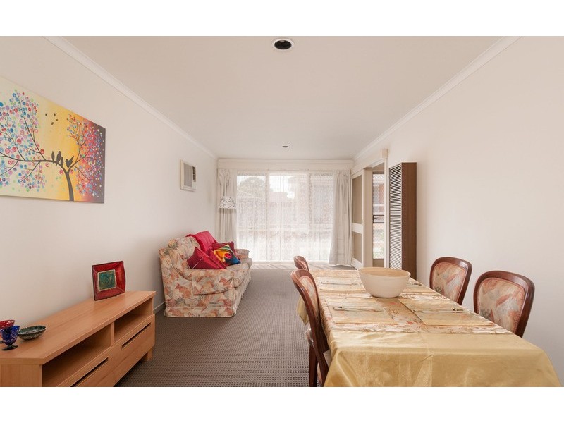 2/237-239 Hull  Road, Mooroolbark VIC 3138