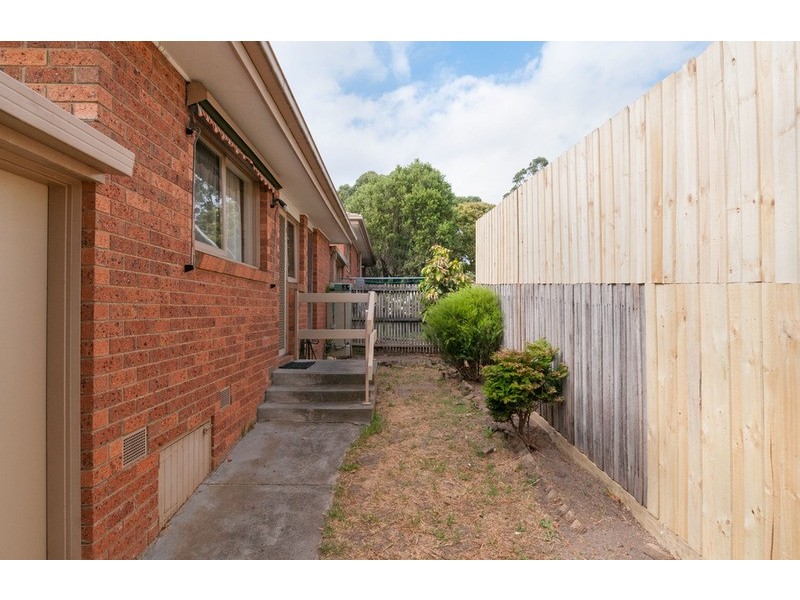 2/237-239 Hull  Road, Mooroolbark VIC 3138