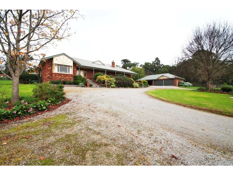 13 Glasgow Road, Kilsyth VIC 3137
