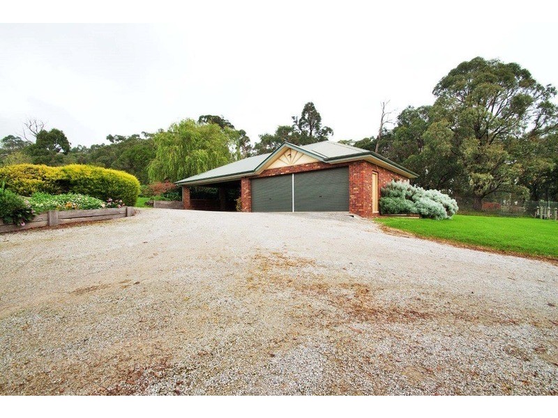 13 Glasgow Road, Kilsyth VIC 3137