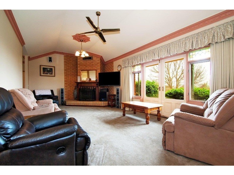 13 Glasgow Road, Kilsyth VIC 3137