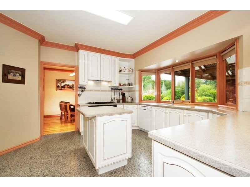 13 Glasgow Road, Kilsyth VIC 3137