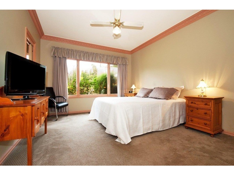 13 Glasgow Road, Kilsyth VIC 3137