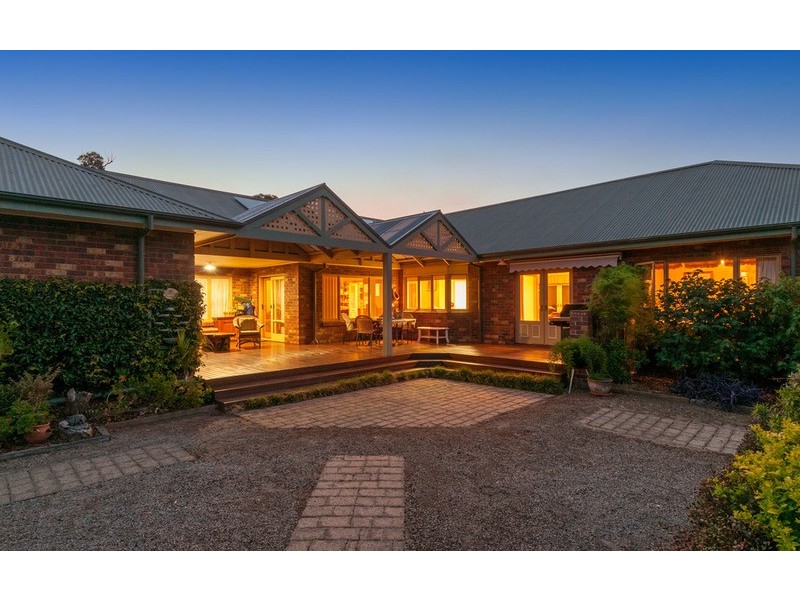 13 Glasgow Road, Kilsyth VIC 3137