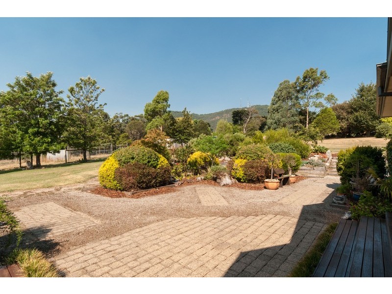 13 Glasgow Road, Kilsyth VIC 3137
