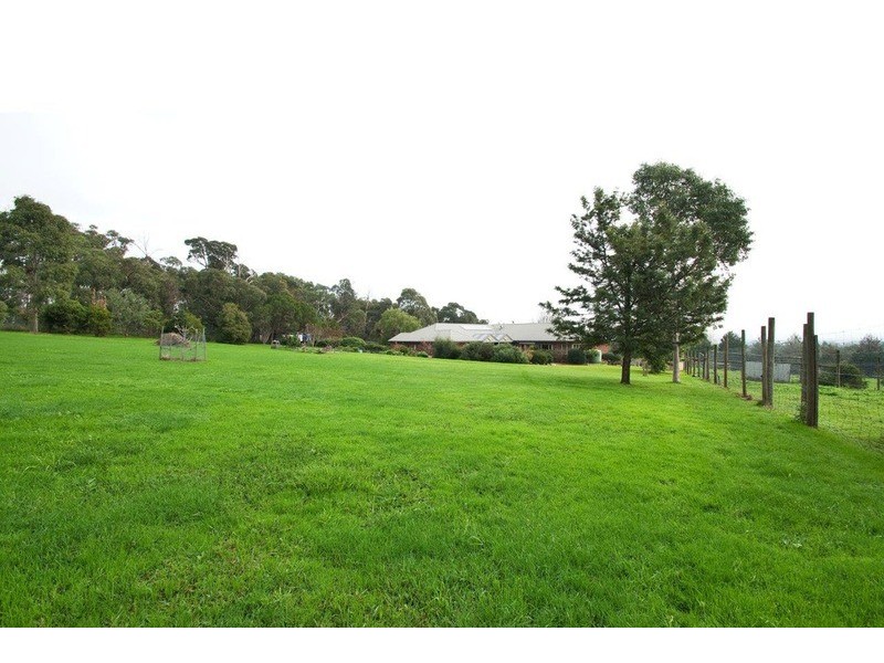 13 Glasgow Road, Kilsyth VIC 3137