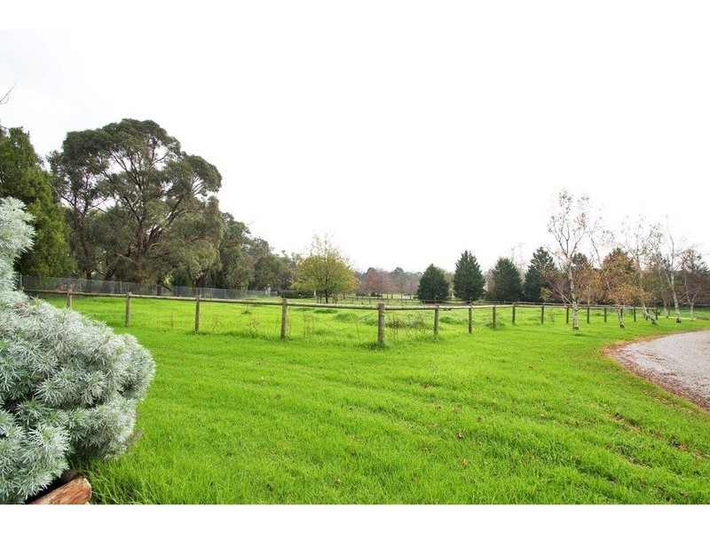 13 Glasgow Road, Kilsyth VIC 3137