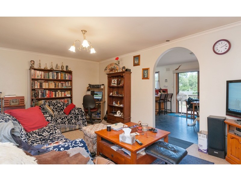 24 Eastwood Crescent, Mooroolbark VIC 3138