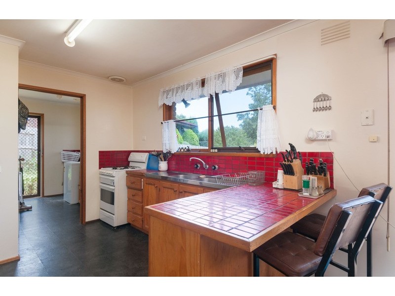 24 Eastwood Crescent, Mooroolbark VIC 3138